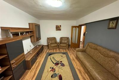 Apartament cu 3 camere decomandat, mobilat în Est