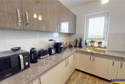 Pe 2 niveluri, Penthouse modern la bulevard, parcare si boxa, Tractorul Nou, Brasov - 3