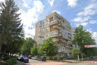 Apartament cu 4 camere decomandat în Central