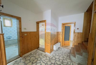 Casă cu 7 camere cu Teren 300 Mp în Gării