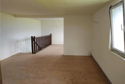 Casă cu 7 camere cu Teren 4000 Mp în Podenii Vechi - 3