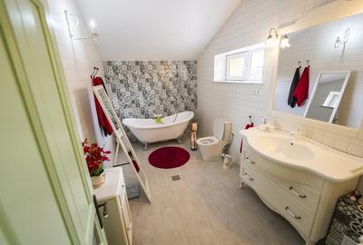 Casa cu personalitate Strada Spania - 18