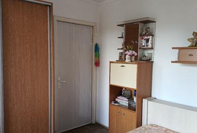 Vand sau schimb apartament 3 camere - 4
