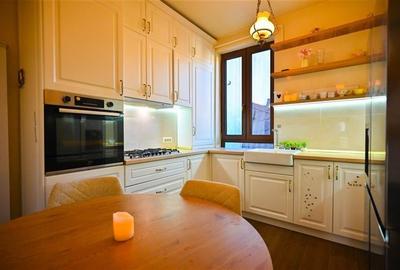 FILM!Eleganta si confort, in cetatea istorica a Brasovului, vedere spre Tampa Br - 3