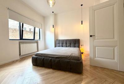 Apartament cu 3 camere semidecomandat în Universitate
