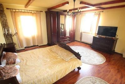 Casă cu 3 camere cu Teren 1566 Mp în Central - 10