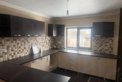 Casă cu Teren 2000 Mp în Podari - 9