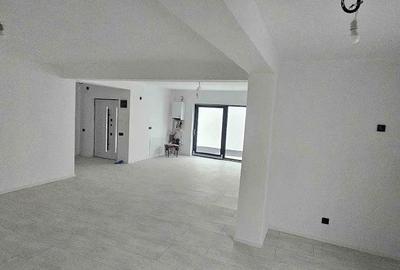 Casă cu Teren 174 Mp în Tineretului