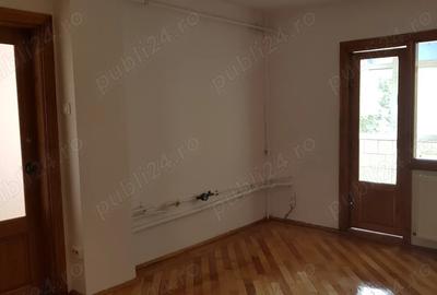 Rovine, zona garii, apartament doua camere, modificat in trei, etaj 2 din 4, centrala proprie. - 4