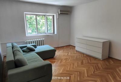 Apartament cu 3 camere decomandat în Panduri