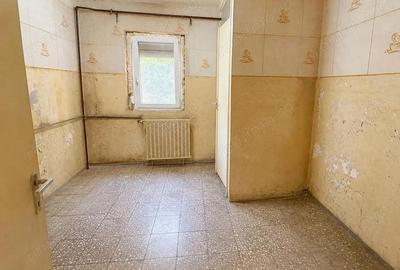 Apartament cu 3 camere decomandat în Dâmbovița