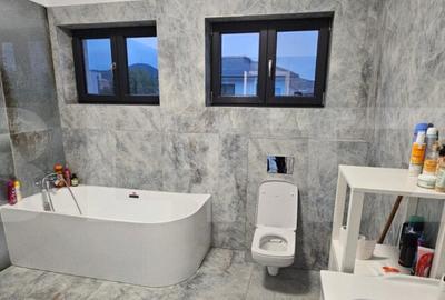 Casă cu 4 camere cu Teren 500 Mp în Pietroasa - 2