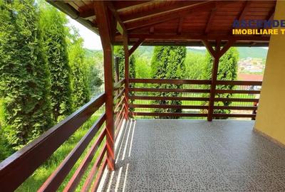 Casă cu 6 camere cu Teren 500 Mp în Central