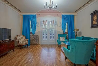 Apartament cu 4 camere | Ultracentral | Lux | Priveliste | Parcare