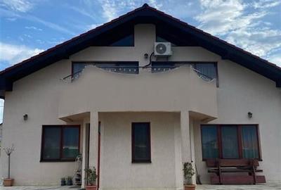 Casă individuală cu 8 camere în Cihei