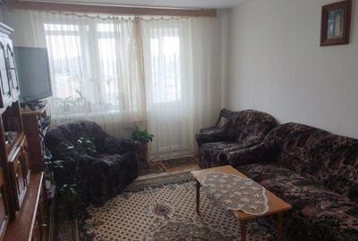Persoana fizica vand apartament 3 camere decomandate in Bacau,central