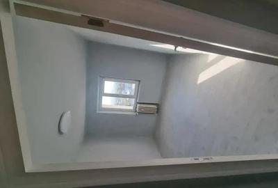 Apartament cu 3 camere semidecomandat în Narcisa - 2