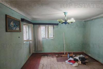 Casa cu 3 camere, garaj si 325mp teren, demolabila, cu toate utilitatile, in Mil - 11