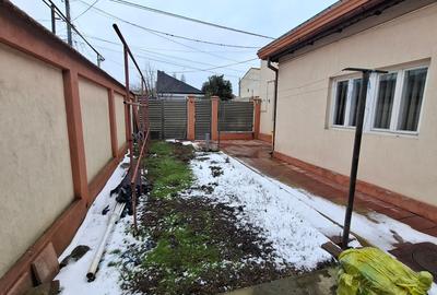 Casă individuală cu 3 camere cu Canalizare în Central - 1