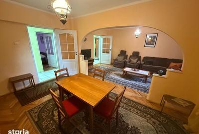 Apartament cu 4 camere în Micro 17