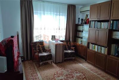 Apartament cu 3 camere decomandat, mobilat în Unirii Sud - 1