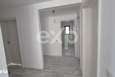 Casă cu 4 camere cu Teren 400 Mp în Bradu