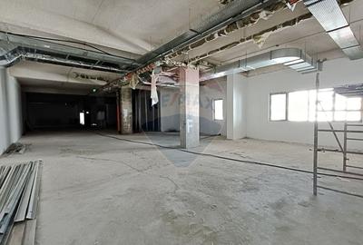 Spațiu comercial, de 448.20001220703 mp, în Nord-Vest - 9