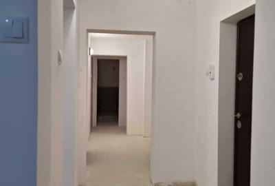 Apartament cu 3 camere semidecomandat în Central - 1