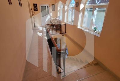 Casă cu 4 camere în Central - 2