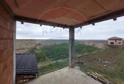 Casă cu Teren 1079 Mp în Petroasa Mare - 11