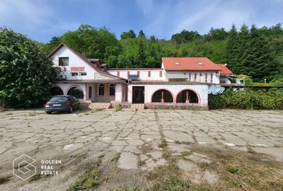 Casă individuală cu 12 camere cu Teren 1000 Mp în Central - 1