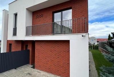 Casa de tip DUPLEX, situata in cartierul EUROPA! Casa de tip DUPLEX, situata in cartierul EUROPA! - 2