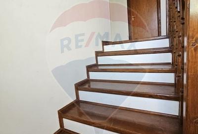 Casa / Vila cu 6 camere de vanzare - CORNU - 35