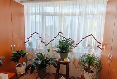 Apartament cu 3 camere decomandat în Micro 17