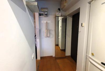 Apartament cu 2 camere semidecomandat, mobilat în P-ța Universității - 8