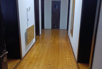 Casă cu 3 camere decomandat în Central - 7