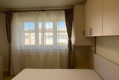 Apartament cu 3 camere semidecomandat în Micro 16 - 17