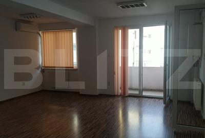 Apartament de vanzare, cu o camera, 44 mp, zona centrala - 1