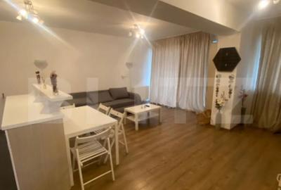 Apartament cu 2 camere decomandat, mobilat în Central