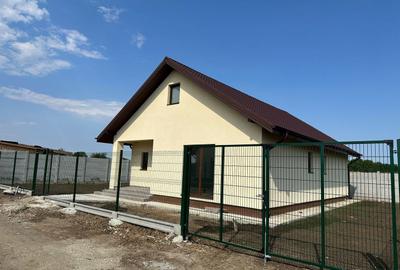 Casă individuală cu 3 camere cu Canalizare în Dascălu - 1