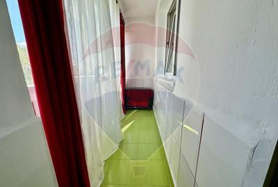 Vanzare apartament 3 camere zona Crangasi - 1