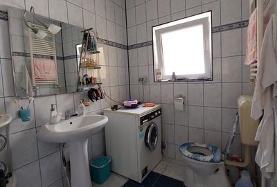 Casă cu 6 camere cu Teren 300 Mp în Muncitoresc - 1
