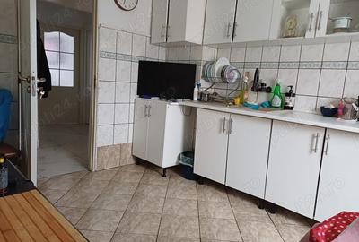 Apartament cu 3 camere decomandat în Central - 1