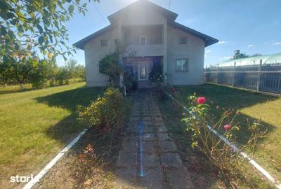 Casă cu 4 camere cu Teren 1052 Mp în Central