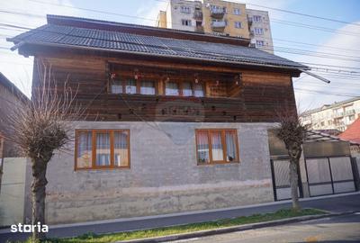 Casă cu 6 camere cu Teren 551 Mp în Central - 11