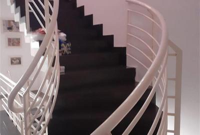 Casă cu 6 camere cu Teren 430 Mp în Central - 2