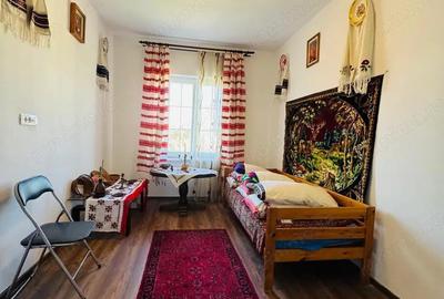 Casă cu 4 camere cu Teren 300 Mp în Dumbrăvița