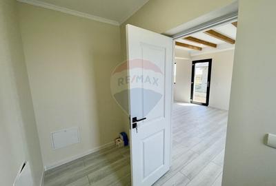 Casă cu 4 camere cu Canalizare în Exterior Vest - 26