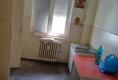 Apartament cu 3 camere semidecomandat în Vălcani - 2