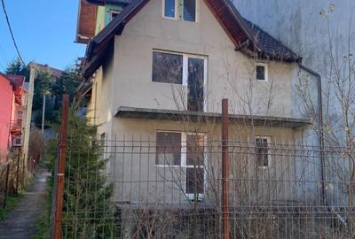 Casă cu Teren 201 Mp în Bușteni - 1